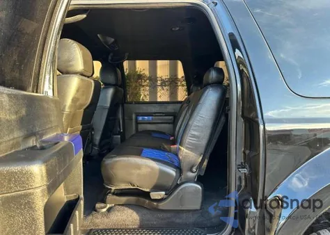 2004 Ford Excursion Eddie Bauer z USA, uszkodzony, nr VIN 1FMSU45P14EA06923